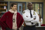 Jake Peralta (Andy Samberg, l.), Captain Ray Holt (Andre Braugher)