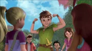 Peter Pan demonstriert seinen Freunden seine Siegesgewissheit.