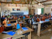 Das Projektdorf "Jungle Park" im Hinterland Madagaskars bietet auch eine Schule für einheimische Kinder.