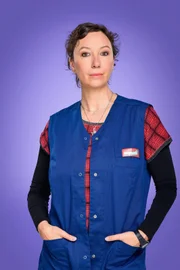 Michelle Sendracek (Ursula Strauss).