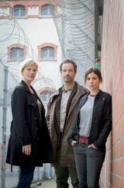Martina Bönisch (Anna Schudt), Peter Faber (Jörg Hartmann) und Nora Dalay (Aylin Tezel) (v.l.n.r.) ermitteln in der JVA.