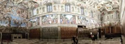 In jahrelanger harter Arbeit erschuf Michelangelo die weltberühmten Fresken der Sixtinischen Kapelle in Rom.