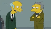 Nachdem Homers Idee mit der Bar Moe (r.) ruiniert hat, muss er einen Job bei Mr. Burns (l.) annehmen ...