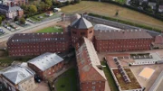 In der 1848 erbauten JVA Bruchsal sitzen mehr als 400 schwerkriminelle Männer ein.