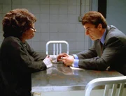 Detective Logan (Chris Noth) baut ein Vertrauensverhältnis zu Chesley Watkins (Whoopi Goldberg) auf. Wird sie ihm den gesuchten Mörder nennen?