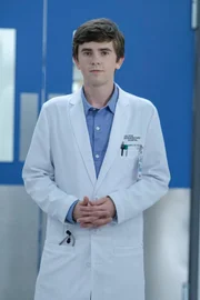 Freddie Highmore (Dr. Shaun Murphy).