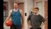 Jack (Geoff Pierson, li.) fürchtet sich vor dem Tag, an dem er seinen Sohn Ryan (Kevin Connolly) nicht mehr im Basketball besiegen kann. Ein eindeutiger Fall von Midlife-Crisis.