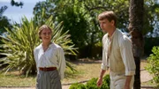 Constance March (Louisa Binder) und Lucian Ainsworth (Oliver Dench)