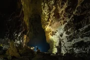 Bei den Dreharbeiten erhellten starke LED-Lampen die Son-Doog-Höhle. Sie ist eines der größten Naturwunder der Erde.