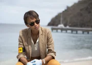Die Kriminalbeamtin Mélissa Sainte-Rose (Sonia Rolland) steht vor einem Rätsel. Sie findet kein Mobiltelefon und keine Papiere bei der Frauenleiche am Strand.