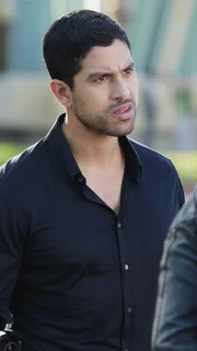 Delko (Adam Rodriguez) stellt bei den Ermittlungen fest, dass die Mitwirkenden der Reality-Show eine Fülle von Motiven hatten, den Star der Show zu ermorden.
