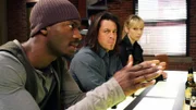 (v.l.): Alec Hardison (Aldis Hodge), Eliot Spencer (Christian Kane) und Parker Beth Riesgraf)