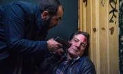 Der skrupellose Menschenhändler Abu Haddad (Adnan Maral) macht seinem Handlanger Branko Novak (Robert Palfrader) klar, dass er sich nicht erpressen lässt. Er soll seine Arbeit machen und die Asylbewerberin Soraya Younes beseitigen.