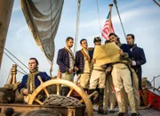 Schiffs-Kapitän mit seinen Offizieren