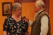 L-R: Agath (Erna Wassmer) und Alois (Peter Steiner)