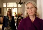 Nach Jahrzehnten lernt Charly (Julia Dietze, links) in Ursula (Michaela Rosen) endlich ihre leibliche Mutter kennen.