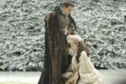 Sie will mehr sein, als nur seine Mätresse: Die hübsche Anne Boleyn (Natalie Dormer, r.) buhlt um die Gunst von König Henry VIII. (Jonathan Rhys Meyers, l.) - und ringt ihm sogar ein Eheversprechen ab ...