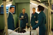 V.l.: Dr. Jacobs (Mackenzie Astin), Hodgins (T.J. Thyne), Brennan (Emily Deschanel) und Cam (Tamara Taylor) befürchten, dass die Situation mit dem Virus außer Kontrolle gerät.