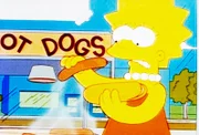 Angewidert nimmt Lisa das Würstchen von ihrem Hot Dog Brötchen.