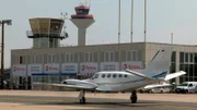 Privatjet am General Aviation Terminal am Frankfurter Flughafen.