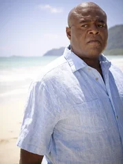 (7. Staffel) - Kämpft mit seinen Kollegen gegen das organisierte Verbrechen auf Hawaii: Lou (Chi McBride, l.) ...
