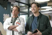 Dr. Perry Cox (John C. McGinley, l.), Ben Sullivan (Brendan Frasier)
