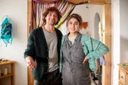 Benita Schickler (Hannah Gharib) und Muck (Musa Gülhan) möchten ihrem Baby ein sicheres und dauerhaftes Zuhause geben.