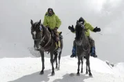 Für die Menschen hier sind ihre bergtauglichen Pferde ein echtes Kulturgut. Mit zwei Tieren geht es auf den Elbrus.