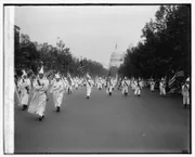 Bildunterschrift: In den 1920er Jahren hatte der Ku Klux Klan bis zu vier Millionen Mitglieder. Die Rassisten demonstrierten sogar unbehelligt in der US-Hauptstadt Washington.; Bildunterschrift: In den 1920er Jahren hatte der Ku Klux Klan bis zu vier Millionen Mitglieder. Die Rassisten demonstrierten sogar unbehelligt in der US-Hauptstadt Washington.