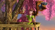 Peter Pan und Tinker Bell  in ihrem Fantasiebaum.