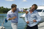 Lars (Andreas Brucker, l.) sieht in David (Julian Weigend) einen Konkurrenten. Hier tauschen beide schlagende Argumente aus.