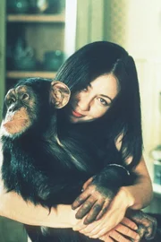 Ein Schimpanse verfügt plötzlich über die Zauberkraft von Prue (Shannen Doherty).
