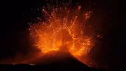"Beauty and the Beast" nennen Vulkanologen ihre Forschungsobjekte. Kaum ein Naturschauspiel ist zugleich so schön und dabei so schrecklich. in Verbindung mit der Sendung bei Nennung ZDF/Dieter Stürmer
