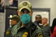 Nogales, Arizona, USA: Border Patrol agent wears a mask to prevent the spread of swine flu.