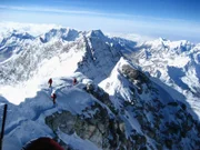 Einmal auf dem Gipfel des Mount Everest zu stehen - es ist der Traum jedes Bergsteigers. Mit 8850 Metern Höhe liegt der Gipfel weit über der Todeszone - also jenem Bereich, in dem es nicht genug Sauerstoff gibt, um zu überleben.