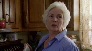 Weiß die krebskranke Mutter Sheila Baxter (Fionnula Flanagan) des verurteilten Sexualstraftäters vielleicht doch mehr über die Flucht ihres Sohnes, als sie zugibt?