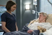 Dr. Amelia Shepherd (Caterina Scorsone, l.); Toby Donnelly (Arielle Hader, r.)