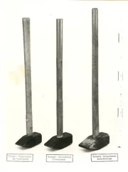 Drei Vorschlaghammer, die Norbert Poehlke bei seinen ersten drei Banküberfällen benutzt hat. Der Hammermörder lässt seine Vorschlaghammer nach der Tat stets zurück.
