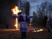 While visiting the Imperial Wizard of the Traditionalist American Knights of the KKK in Missouri, Daryl is invited to a rally, and by using humor and sharing ideologies on freedom of speech, Daryl is able to connect with several members at the cross-lighting ceremony.
