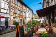 Cafes in Petite-France in Straßburg. Petite-France ist ein historisches Viertel im Zentrum von Straßburg, Frankreich