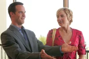 In Lt. Disher (Jason Gray-Stanford) hat Natalie (Traylor Howard) sich einen perfekten Begleiter für ihre verwöhnte Familie ausgesucht.