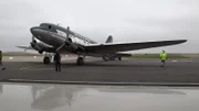 Olive Air Flugzeug auf der Landebahn