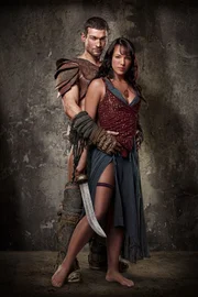 Sura (Erin Cummings) und Spartacus (Andy Whitfield)