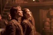 L-R: Theon Greyjoy (Alfie Allen) und Yara Greyjoy (Gemma Whelan)