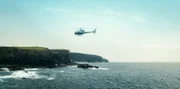 Der Versorgungs-Helikopter erreicht die Shetland-Inseln.
