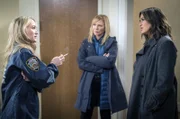V.l.: Dr. Nicole Keller (Sarah Wynter), Detective Amanda Rollins (Kelli Giddish), Lieutenant Olivia Benson (Mariska Hargitay)