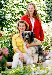 Antonia Janssen (Diana Amft) und ihre Mutter Heidi (Magarita Broich) und ihr Hund Bolko