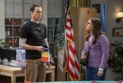 Das Zusammenleben von Sheldon (Jim Parsons, l.) und Amy (Mayim Bialik, r.) ist alles andere als perfekt: Sheldon spürt, dass sie ihm etwas verheimlicht ...