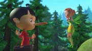 Pinocchio (li.) ist in den heiligen Wald eingedrungen und hat dort einen Ast abgebrochen. Das will er aber Selva, der Hüterin des Waldes (re.), nicht gestehen.