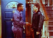 Tony (Tony Danza, r.) bekommt einen Rüffel von Mike Tyson (Mike Tyson, l.), weil er ihn parodiert hat.